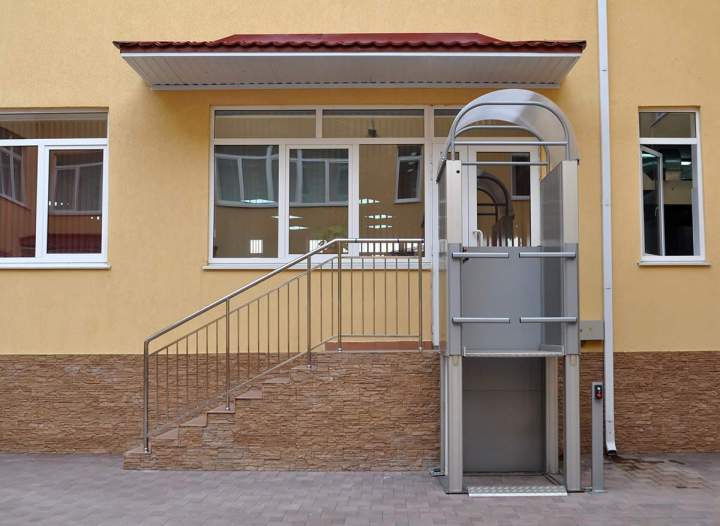 Installation d’ascenseurs pour PMR, Ain