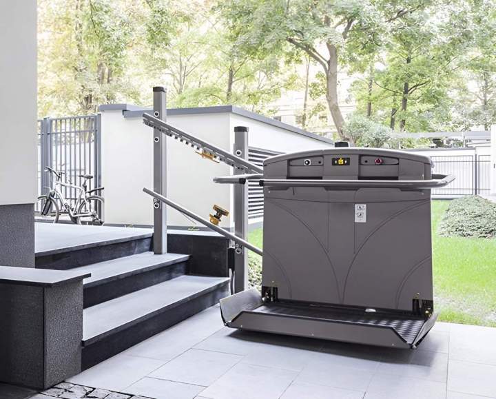 Installation d’élévateur pour PMR Belley